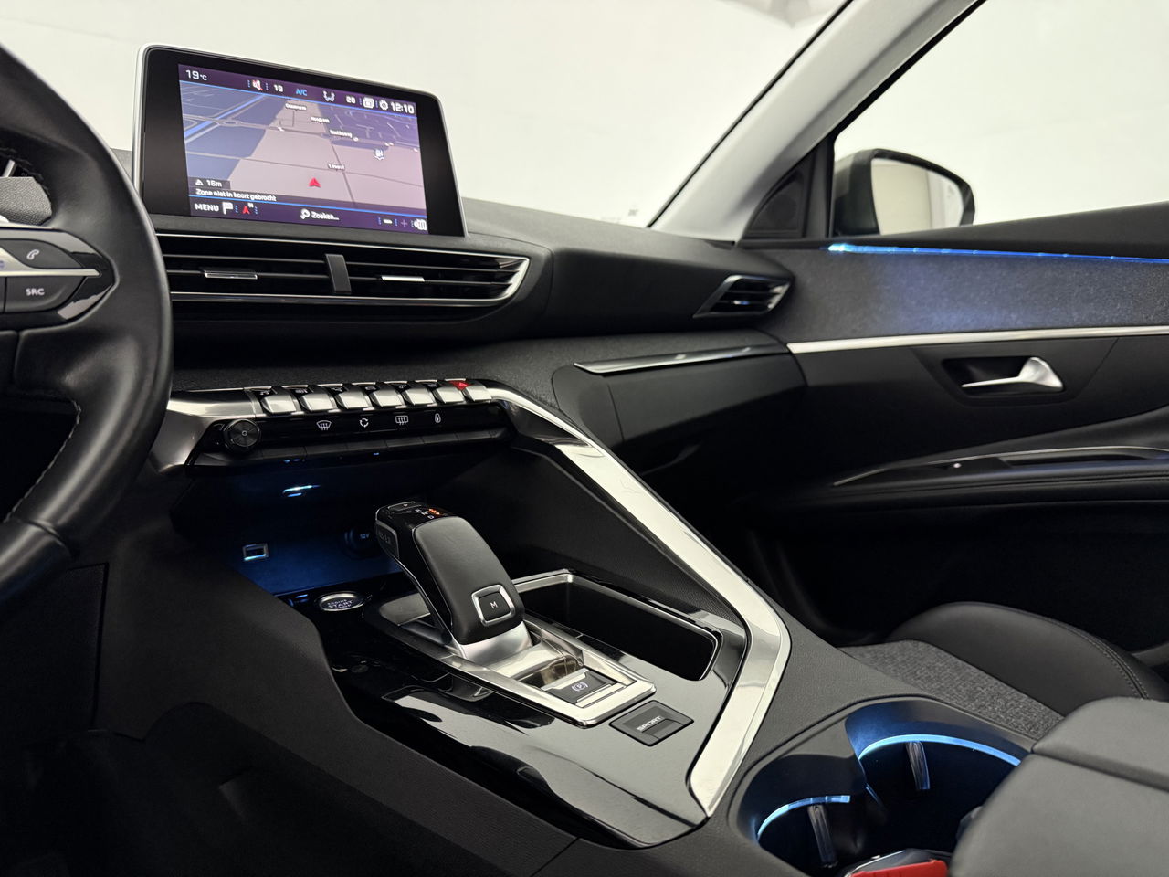 Peugeot 5008 1.2 PureTech Avantage | 7-zits | Pano | 360° | Sfeerverl. | Trekh | Carplay | LED | NAP