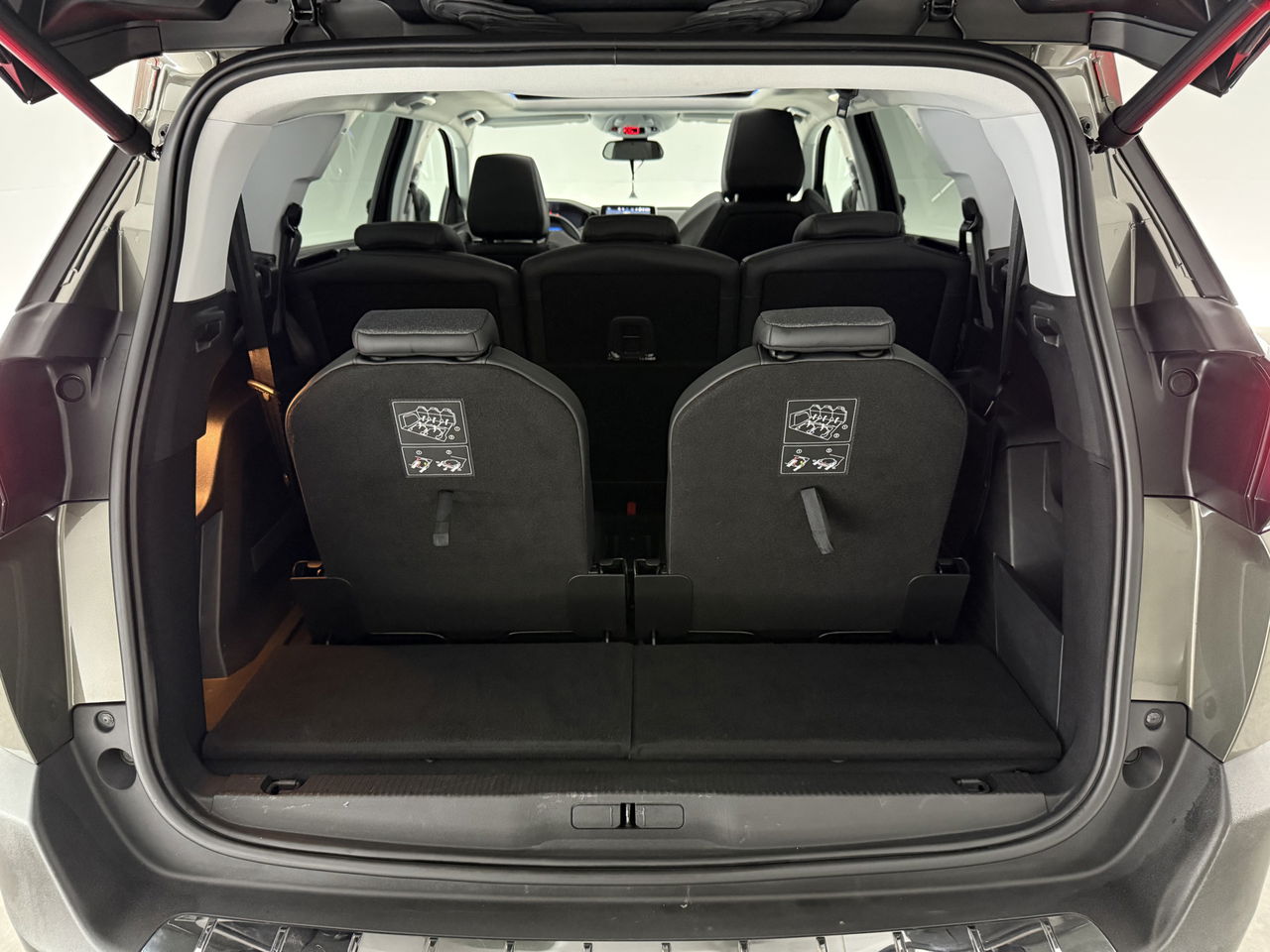 Peugeot 5008 1.2 PureTech Avantage | 7-zits | Pano | 360° | Sfeerverl. | Trekh | Carplay | LED | NAP