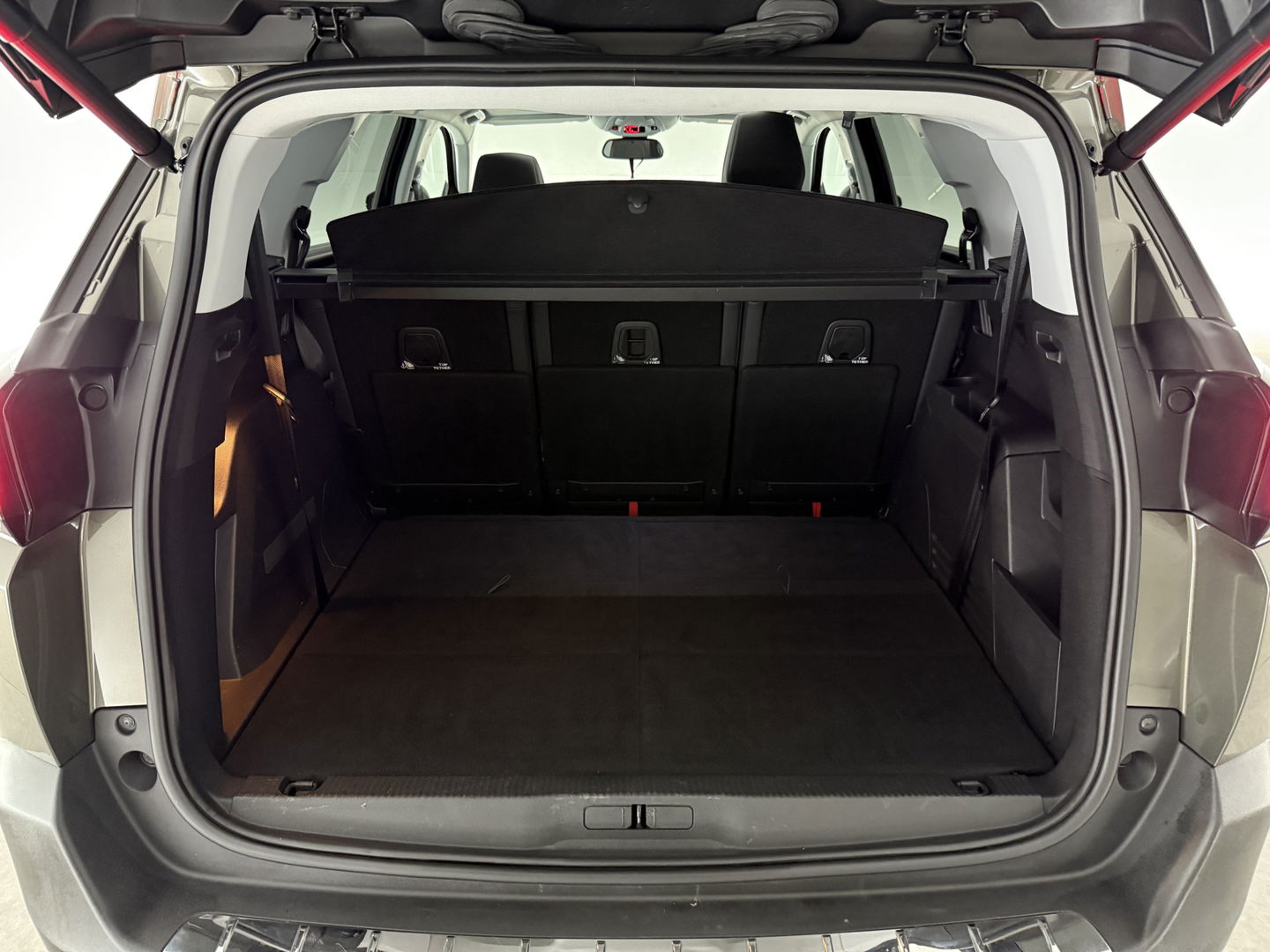Peugeot 5008 1.2 PureTech Avantage | 7-zits | Pano | 360° | Sfeerverl. | Trekh | Carplay | LED | NAP