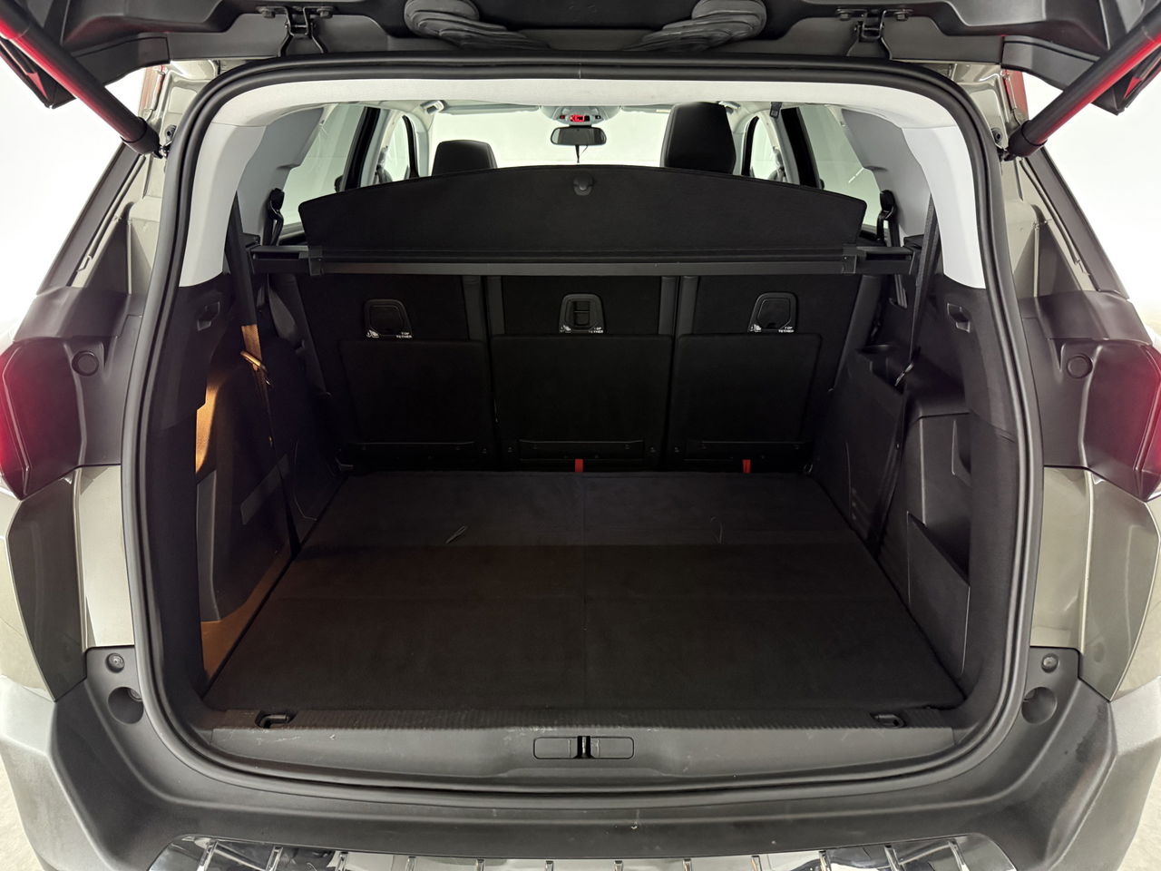 Peugeot 5008 1.2 PureTech Avantage | 7-zits | Pano | 360° | Sfeerverl. | Trekh | Carplay | LED | NAP