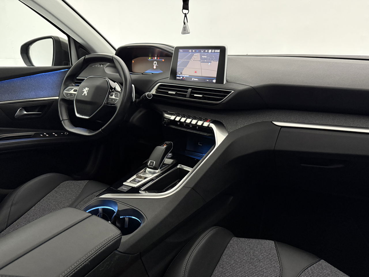 Peugeot 5008 1.2 PureTech Avantage | 7-zits | Pano | 360° | Sfeerverl. | Trekh | Carplay | LED | NAP