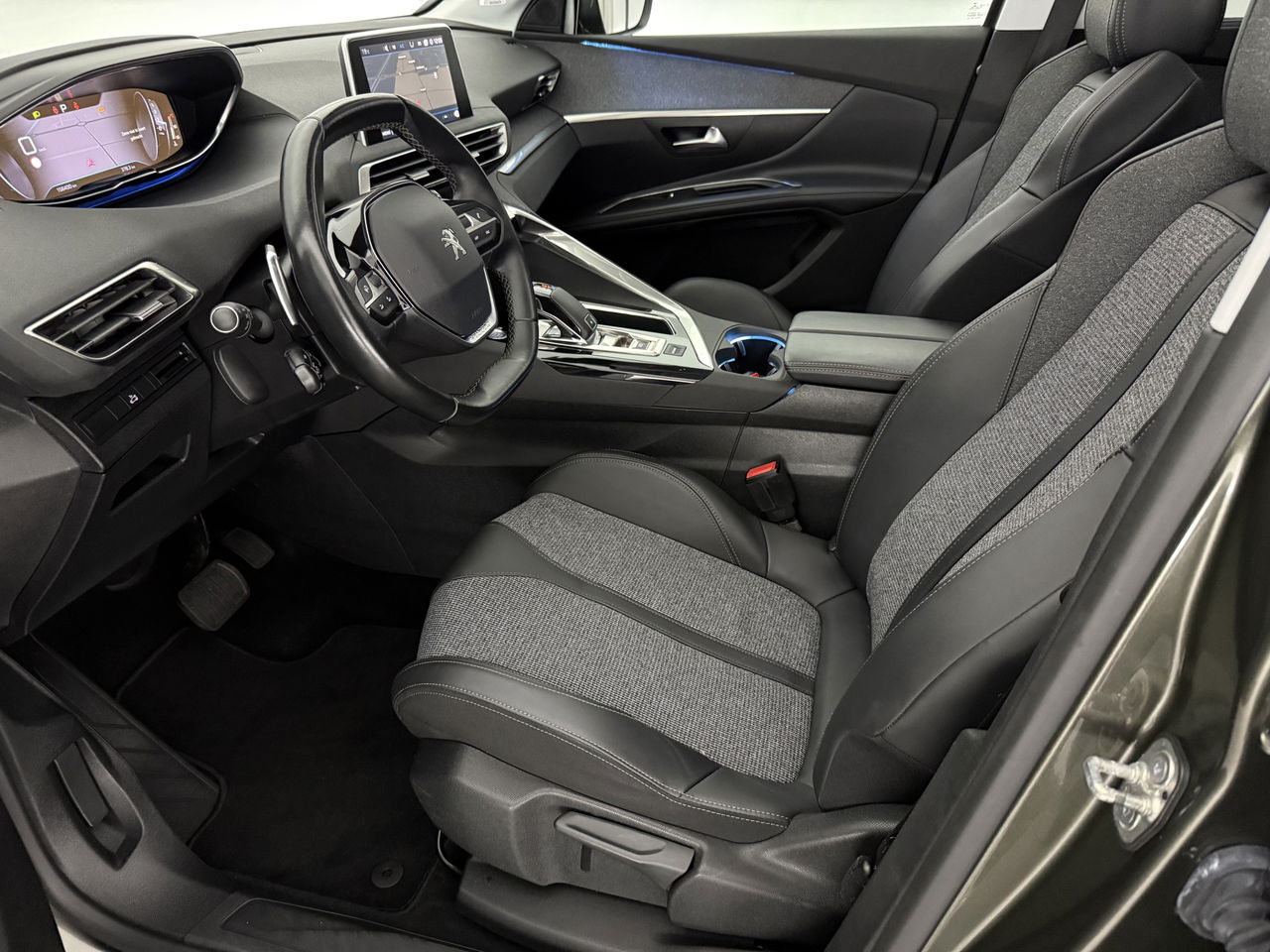 Peugeot 5008 1.2 PureTech Avantage | 7-zits | Pano | 360° | Sfeerverl. | Trekh | Carplay | LED | NAP