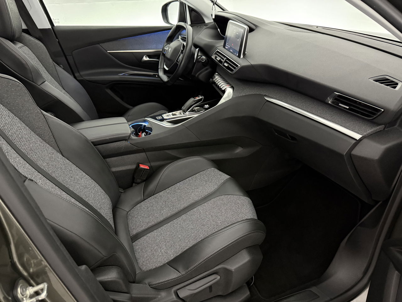 Peugeot 5008 1.2 PureTech Avantage | 7-zits | Pano | 360° | Sfeerverl. | Trekh | Carplay | LED | NAP