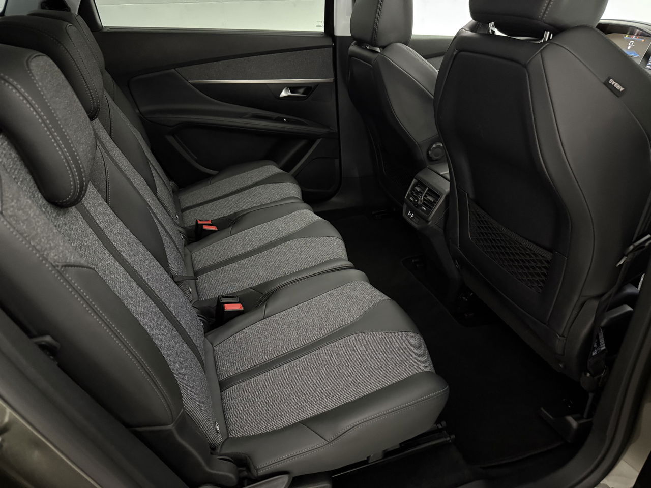 Peugeot 5008 1.2 PureTech Avantage | 7-zits | Pano | 360° | Sfeerverl. | Trekh | Carplay | LED | NAP