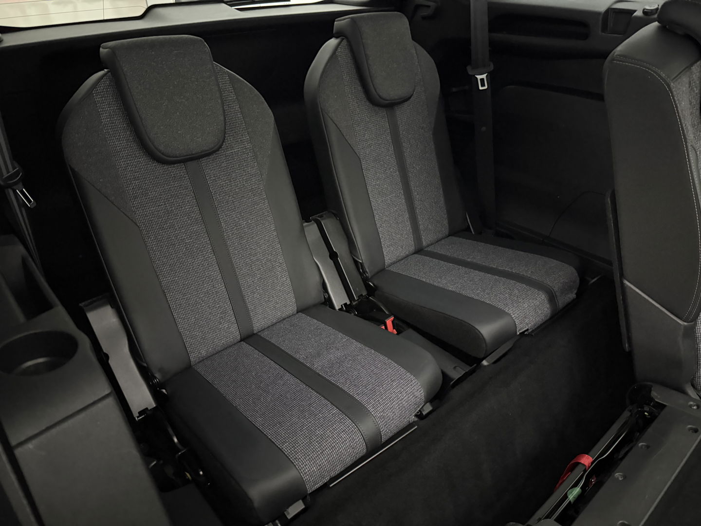Peugeot 5008 1.2 PureTech Avantage | 7-zits | Pano | 360° | Sfeerverl. | Trekh | Carplay | LED | NAP