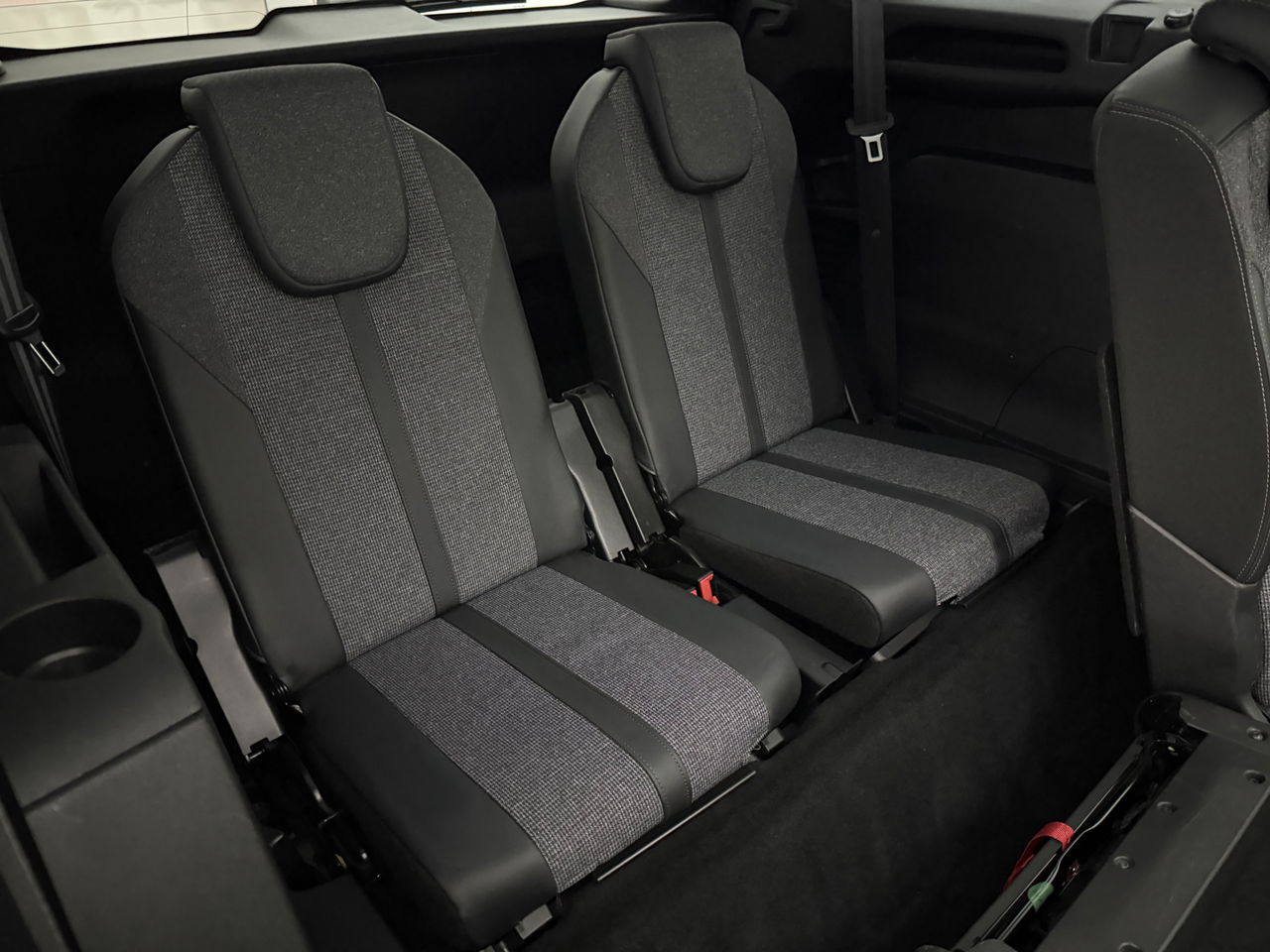 Peugeot 5008 1.2 PureTech Avantage | 7-zits | Pano | 360° | Sfeerverl. | Trekh | Carplay | LED | NAP