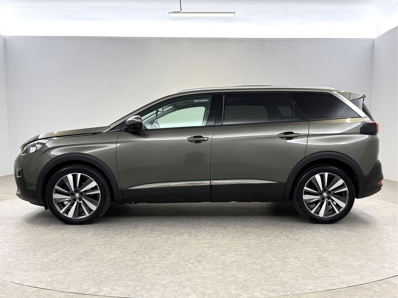 Peugeot 5008 1.2 PureTech Avantage | 7-zits | Pano | 360° | Sfeerverl. | Trekh | Carplay | LED | NAP