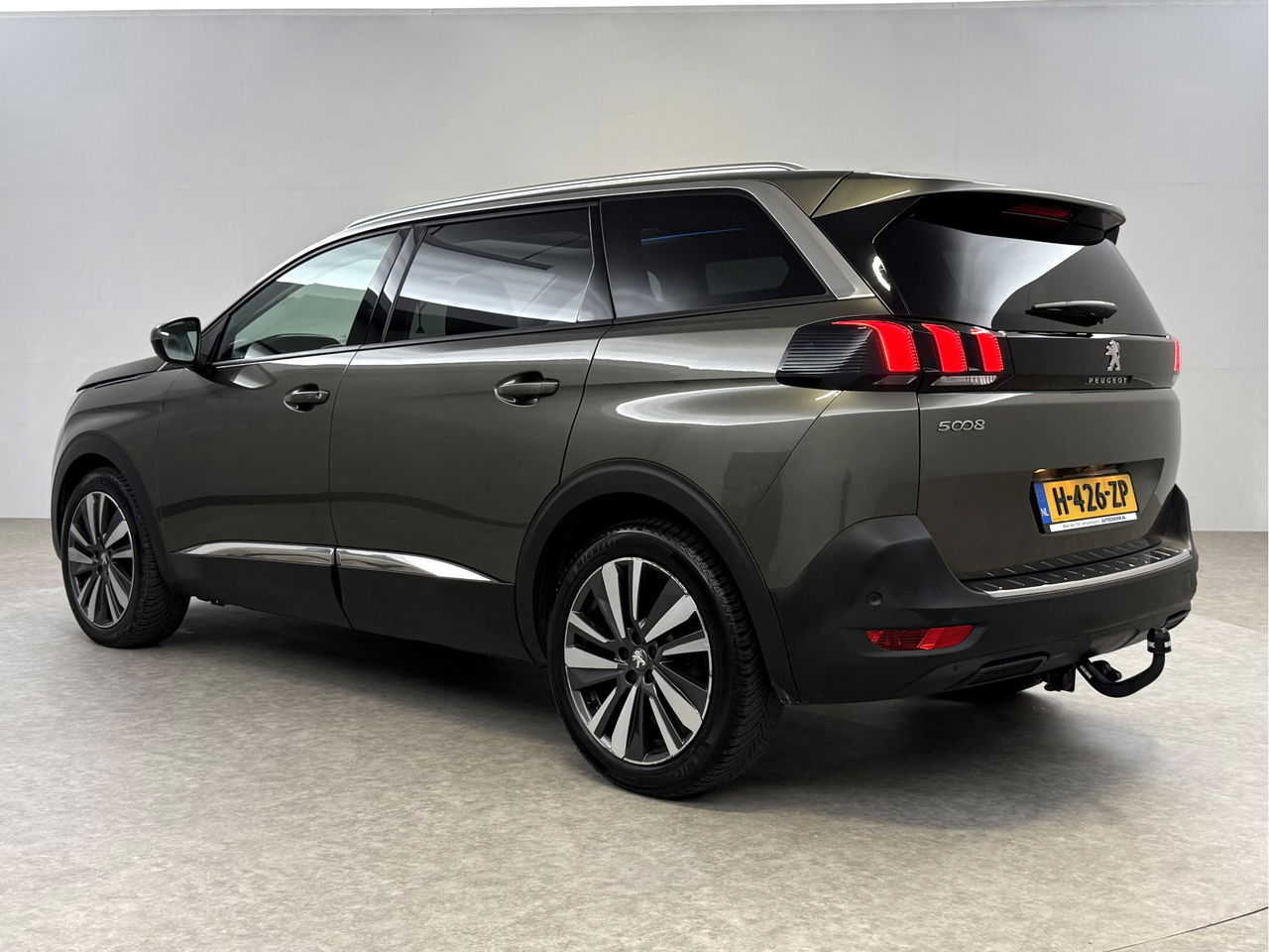 Peugeot 5008 1.2 PureTech Avantage | 7-zits | Pano | 360° | Sfeerverl. | Trekh | Carplay | LED | NAP