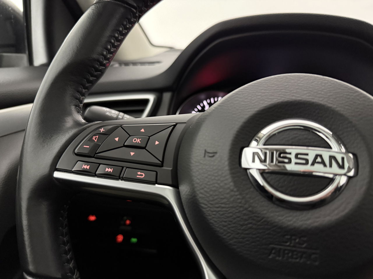 Nissan QASHQAI 1.2 N-Connecta | Pano | LED | 360° | Cruise | Navigatie | NAP