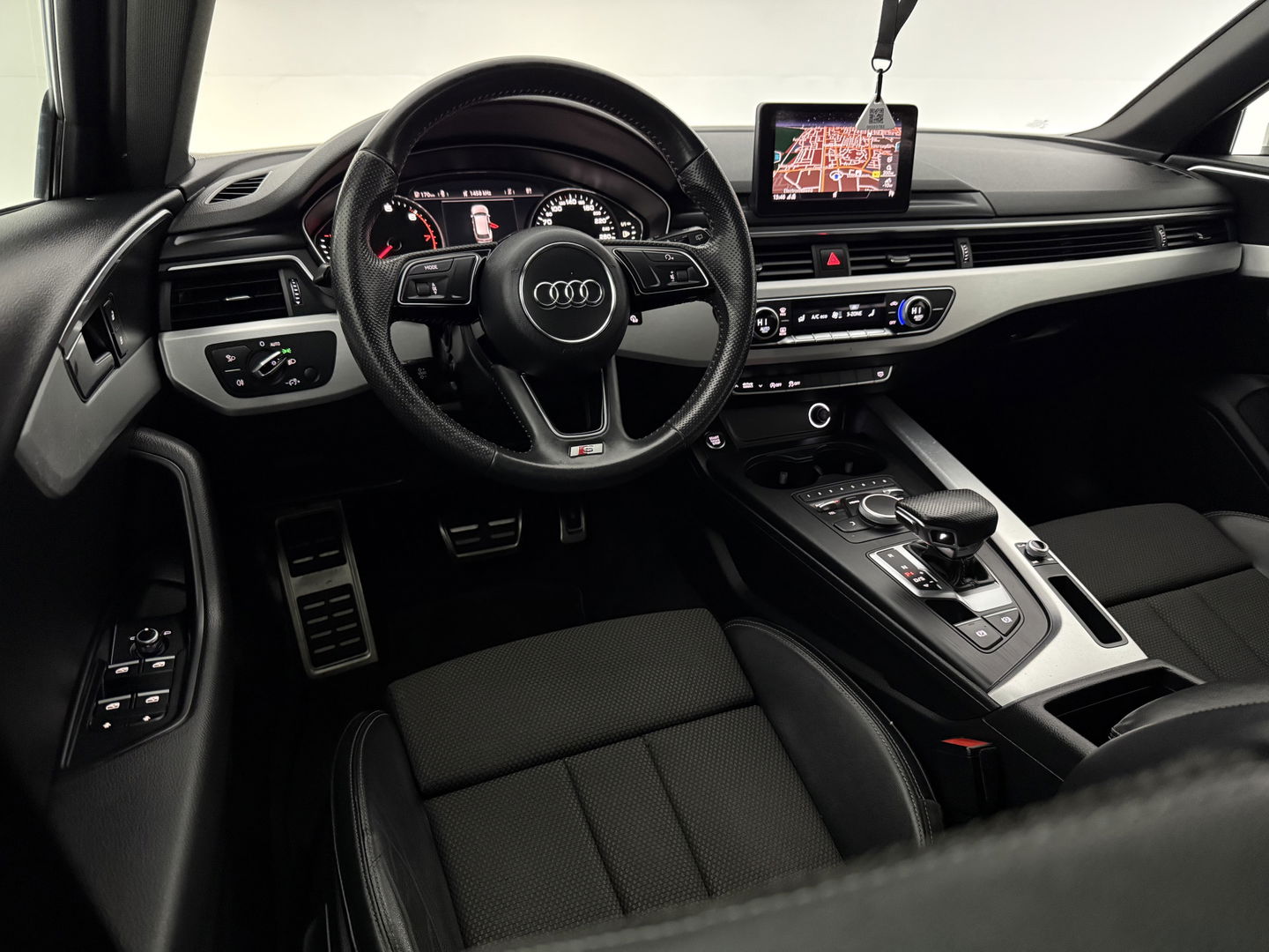 Audi A4 1.4 TFSI 150PK Sport S line | Clima | Cruise | Navigatie | Parkeersens. | LED | NAP
