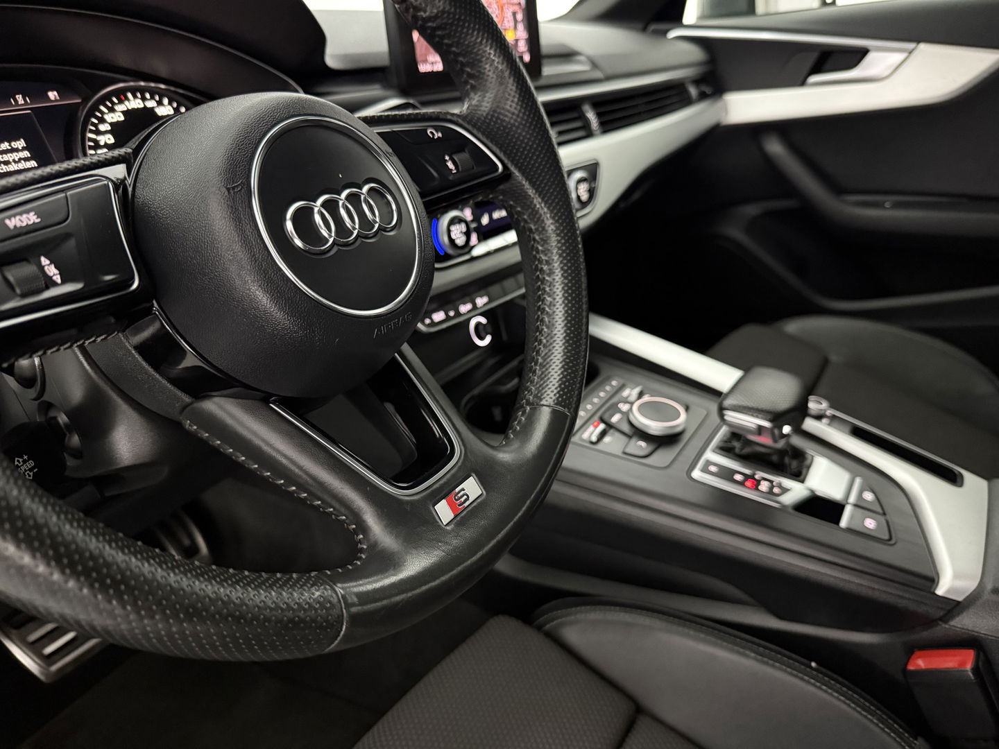 Audi A4 1.4 TFSI 150PK Sport S line | Clima | Cruise | Navigatie | Parkeersens. | LED | NAP