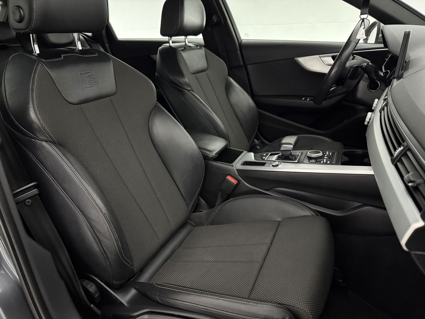 Audi A4 1.4 TFSI 150PK Sport S line | Clima | Cruise | Navigatie | Parkeersens. | LED | NAP