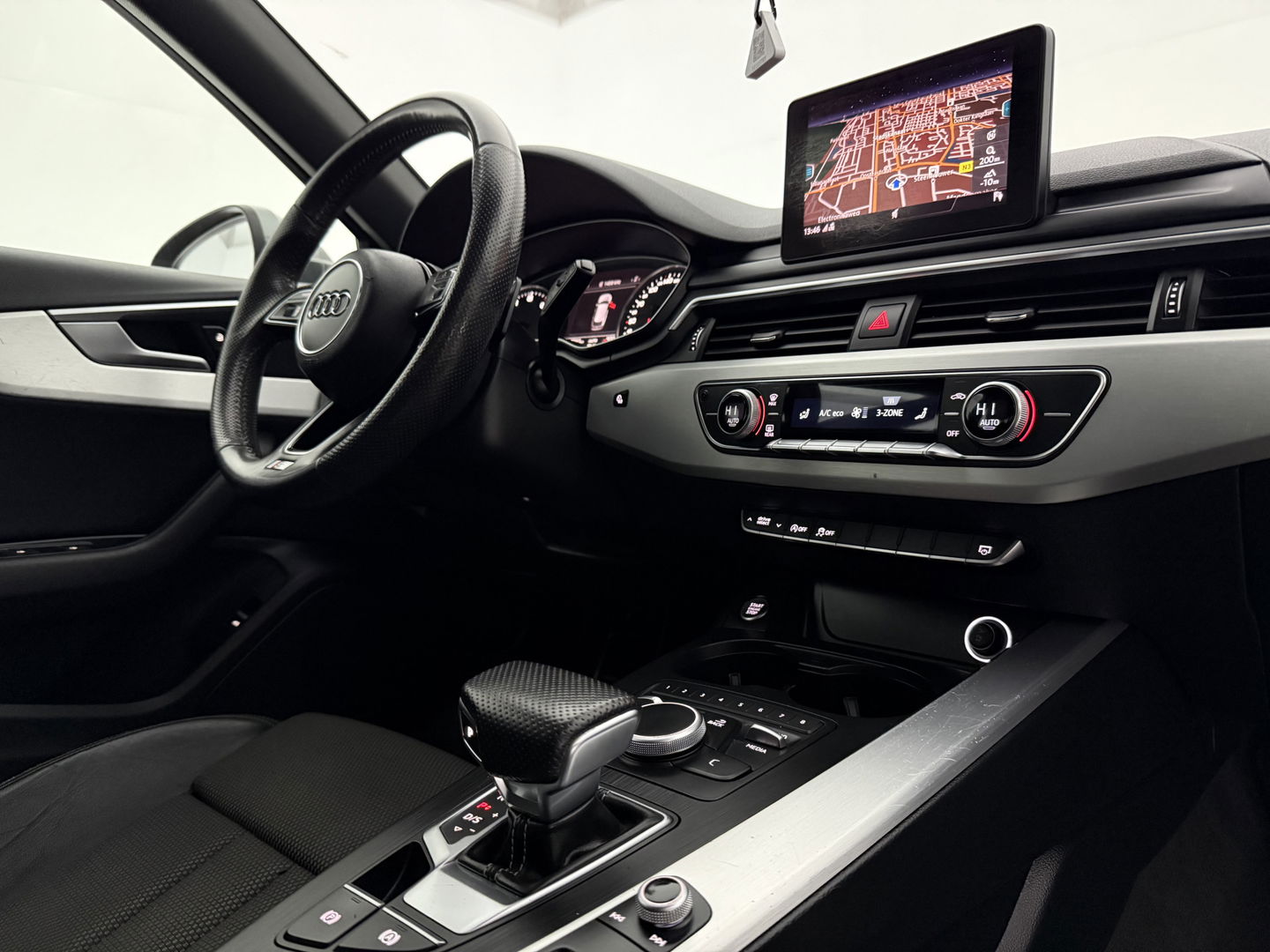 Audi A4 1.4 TFSI 150PK Sport S line | Clima | Cruise | Navigatie | Parkeersens. | LED | NAP