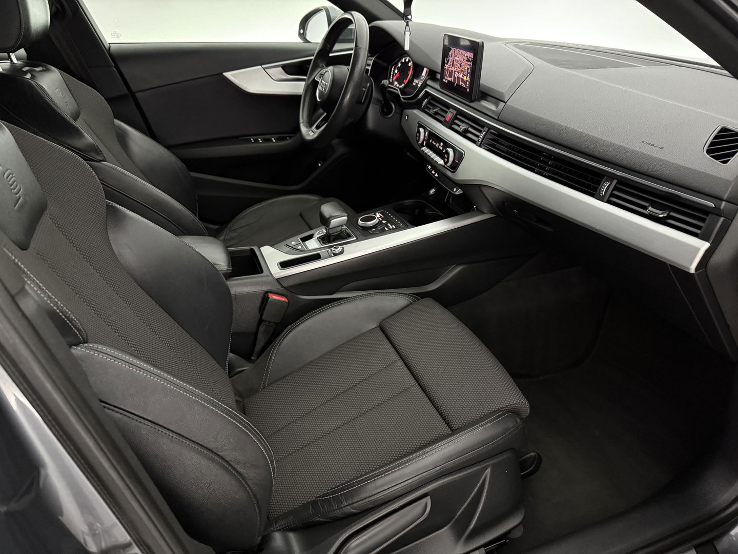 Audi A4 1.4 TFSI 150PK Sport S line | Clima | Cruise | Navigatie | Parkeersens. | LED | NAP