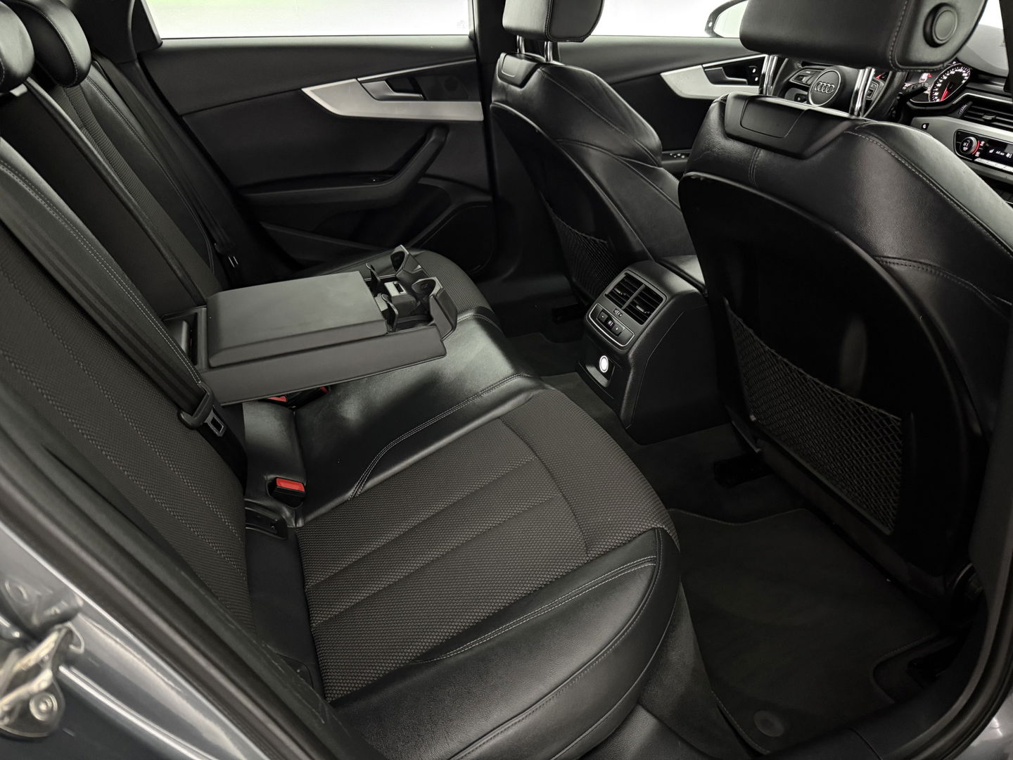 Audi A4 1.4 TFSI 150PK Sport S line | Clima | Cruise | Navigatie | Parkeersens. | LED | NAP