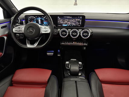 Mercedes-Benz A-Klasse 180 AMG | Pano | Sfeerverl. | Virtual | Camera | Carplay | LED