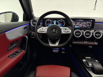 Mercedes-Benz A-Klasse 180 AMG | Pano | Sfeerverl. | Virtual | Camera | Carplay | LED