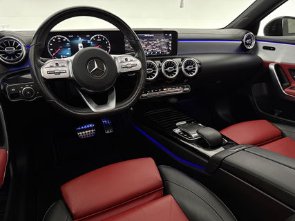 Mercedes-Benz A-Klasse 180 AMG | Pano | Sfeerverl. | Virtual | Camera | Carplay | LED