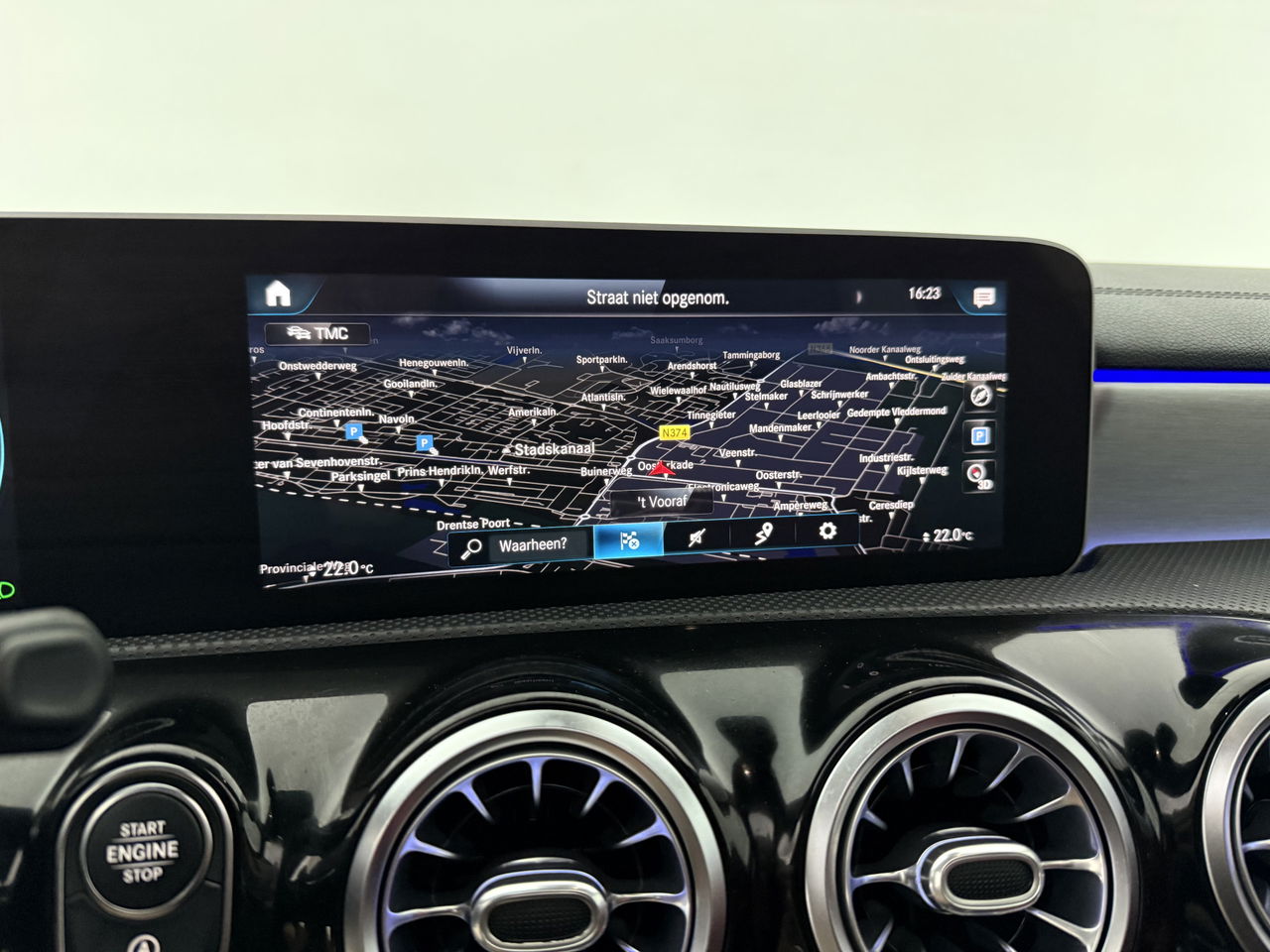 Mercedes-Benz A-Klasse 180 AMG | Pano | Sfeerverl. | Virtual | Camera | Carplay | LED