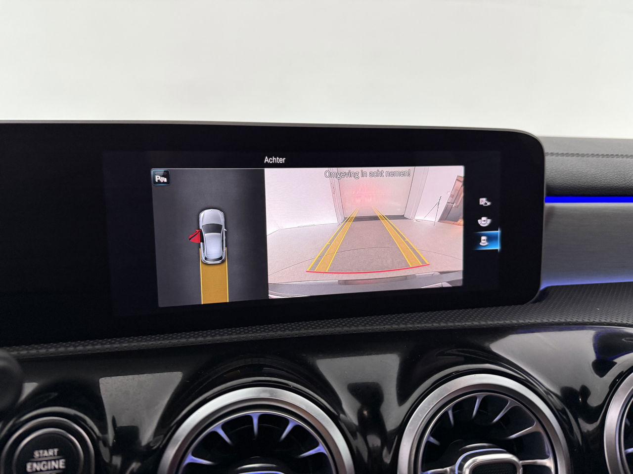 Mercedes-Benz A-Klasse 180 AMG | Pano | Sfeerverl. | Virtual | Camera | Carplay | LED