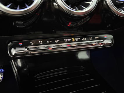 Mercedes-Benz A-Klasse 180 AMG | Pano | Sfeerverl. | Virtual | Camera | Carplay | LED