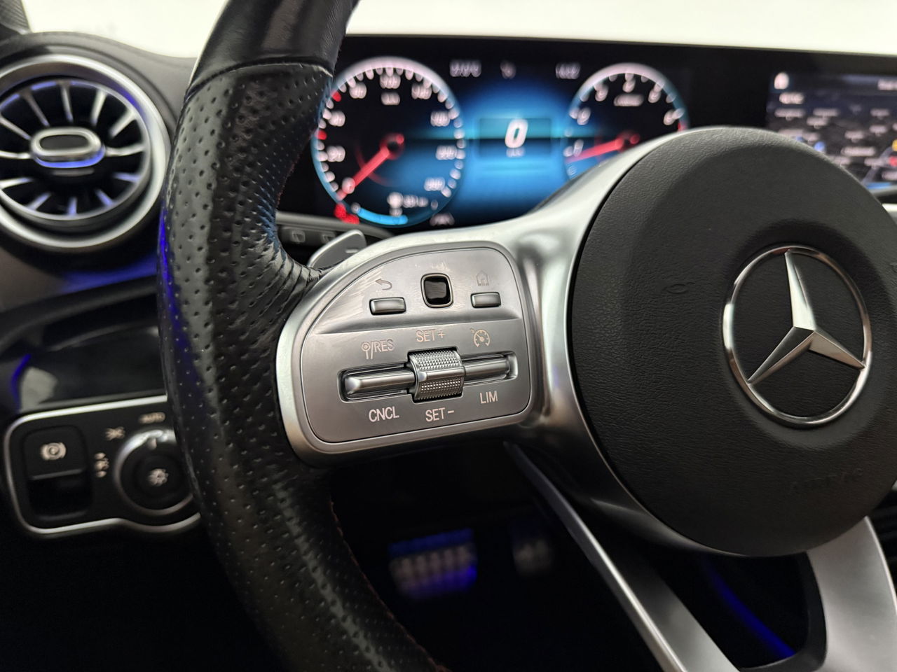 Mercedes-Benz A-Klasse 180 AMG | Pano | Sfeerverl. | Virtual | Camera | Carplay | LED