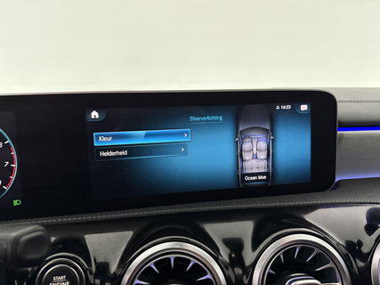 Mercedes-Benz A-Klasse 180 AMG | Pano | Sfeerverl. | Virtual | Camera | Carplay | LED