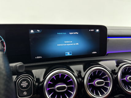Mercedes-Benz A-Klasse 180 AMG | Pano | Sfeerverl. | Virtual | Camera | Carplay | LED