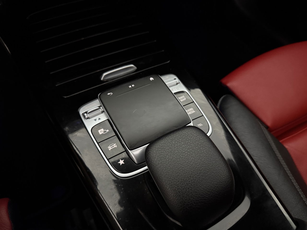 Mercedes-Benz A-Klasse 180 AMG | Pano | Sfeerverl. | Virtual | Camera | Carplay | LED