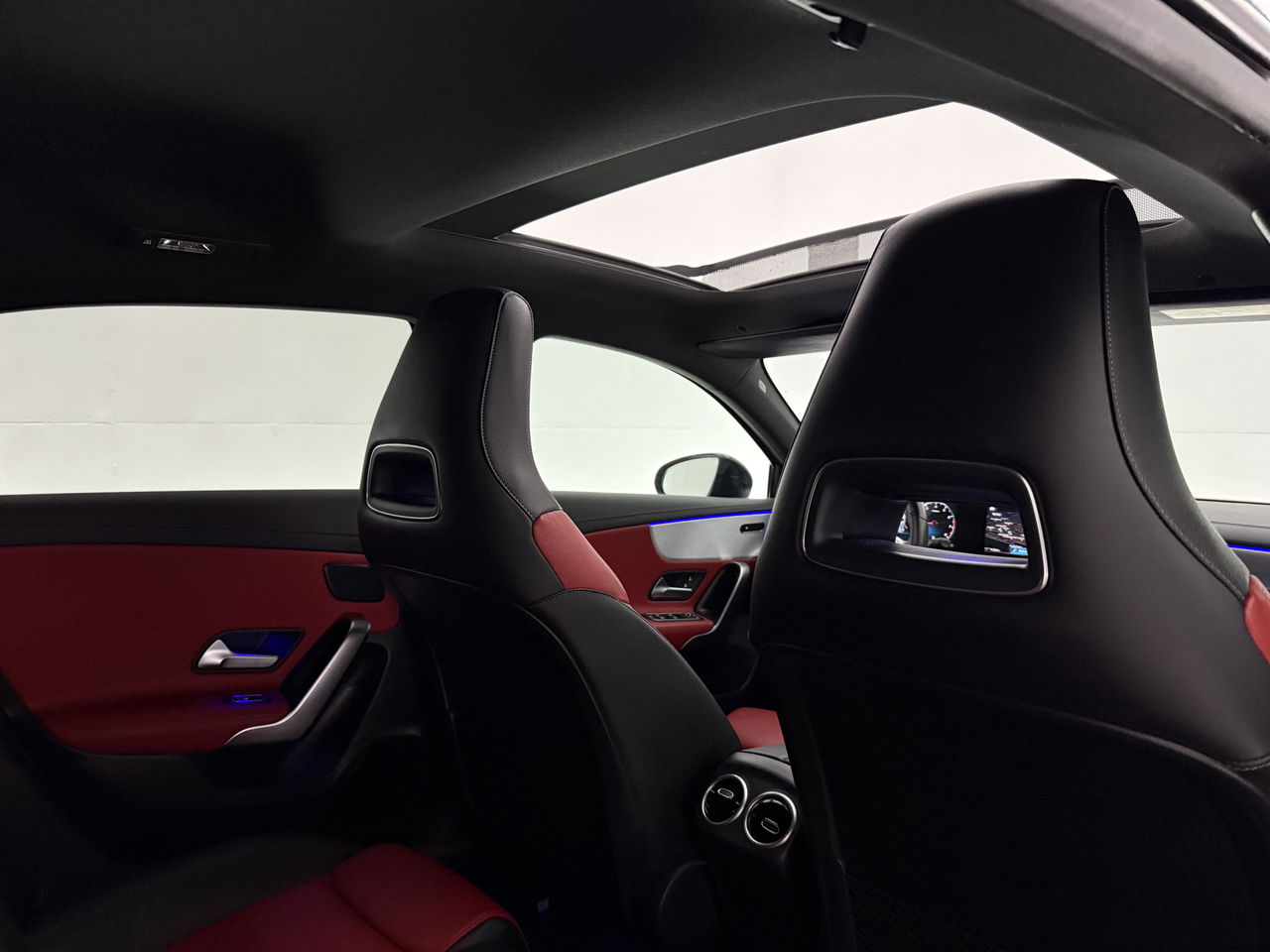 Mercedes-Benz A-Klasse 180 AMG | Pano | Sfeerverl. | Virtual | Camera | Carplay | LED