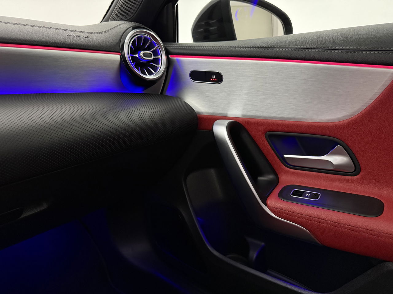 Mercedes-Benz A-Klasse 180 AMG | Pano | Sfeerverl. | Virtual | Camera | Carplay | LED