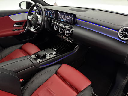 Mercedes-Benz A-Klasse 180 AMG | Pano | Sfeerverl. | Virtual | Camera | Carplay | LED
