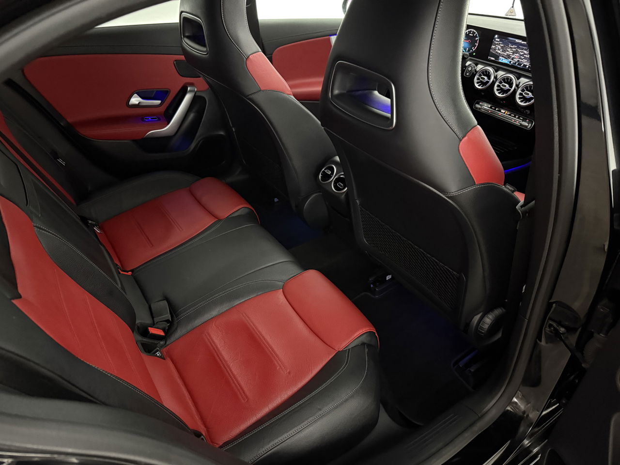 Mercedes-Benz A-Klasse 180 AMG | Pano | Sfeerverl. | Virtual | Camera | Carplay | LED