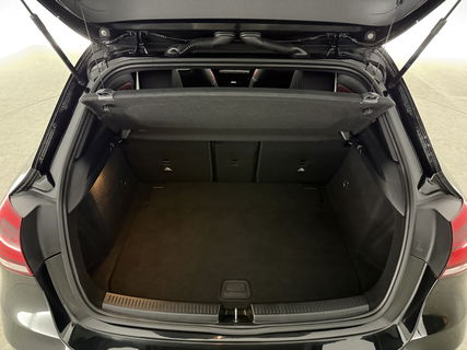 Mercedes-Benz A-Klasse 180 AMG | Pano | Sfeerverl. | Virtual | Camera | Carplay | LED