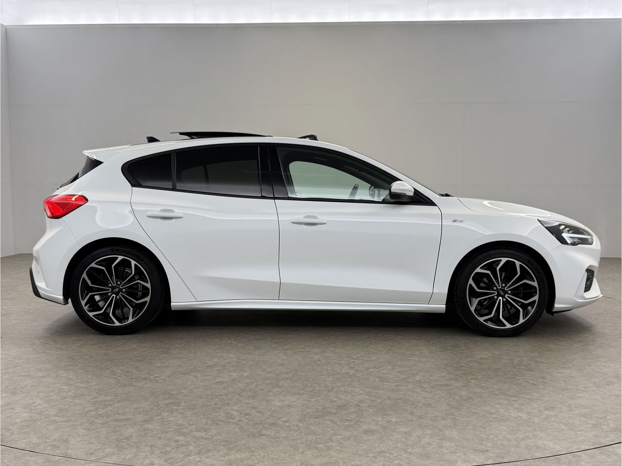 Ford Focus 1.0 EcoBoost ST Line | Panoramadak | Bang&Olufson | LED | Carplay | Navigatie | Cruise | Parkeersens.