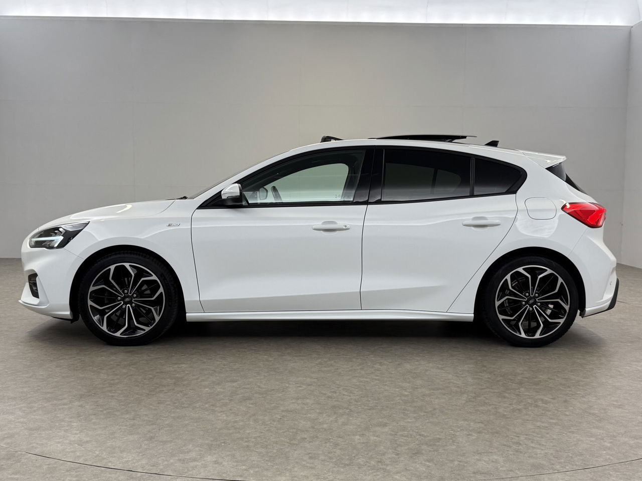 Ford Focus 1.0 EcoBoost ST Line | Panoramadak | Bang&Olufson | LED | Carplay | Navigatie | Cruise | Parkeersens.