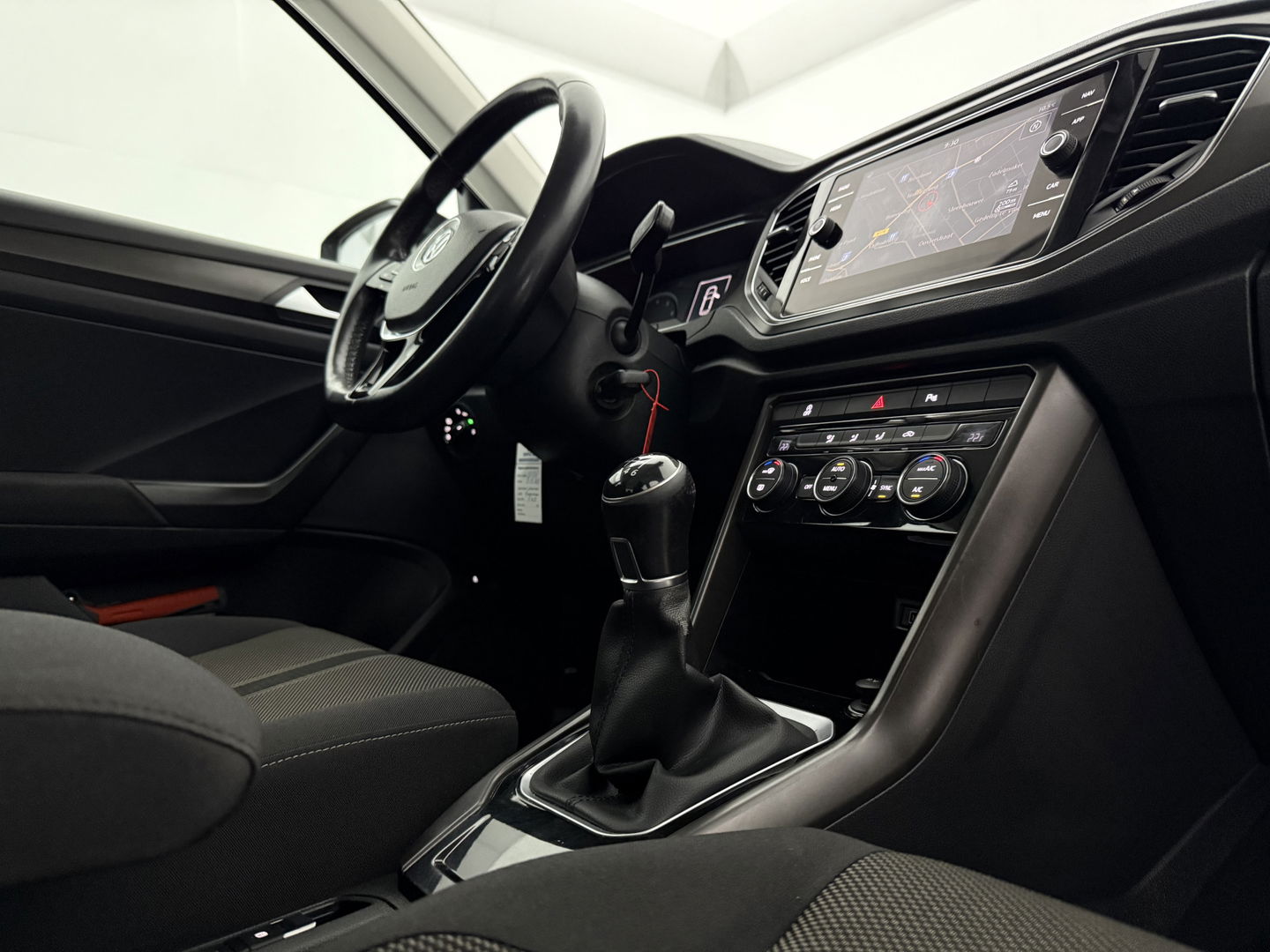 Volkswagen T-Roc TSI Black Edition | Camera | Carplay | LED | Trekh. | Adaptive-Cruise | Parkeersens. | Navi l NAP