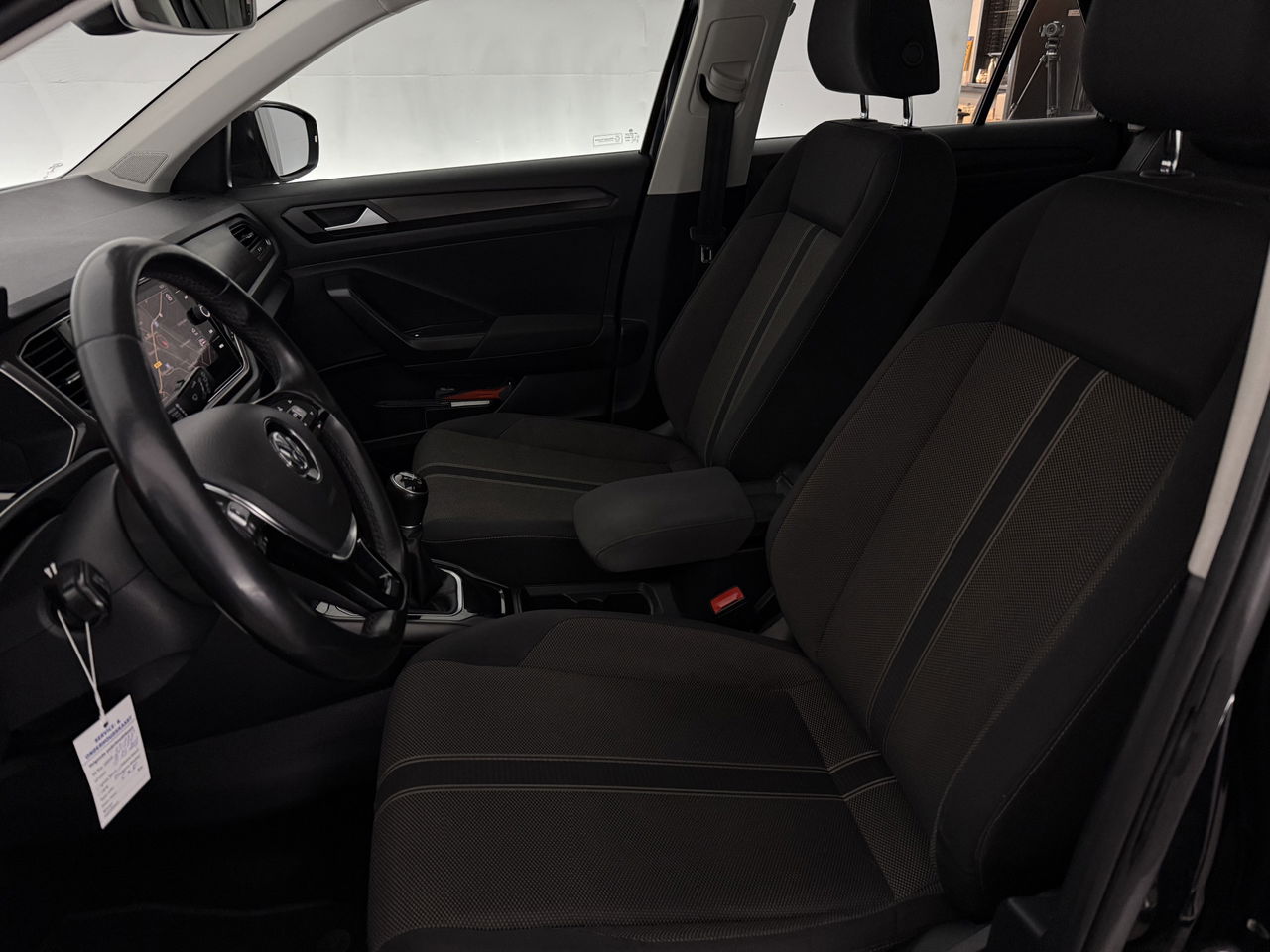 Volkswagen T-Roc TSI Style Business | Camera | Carplay | LED | Trekhaak | Adaptive-Cruise | Parkeersens. | 16"LMV