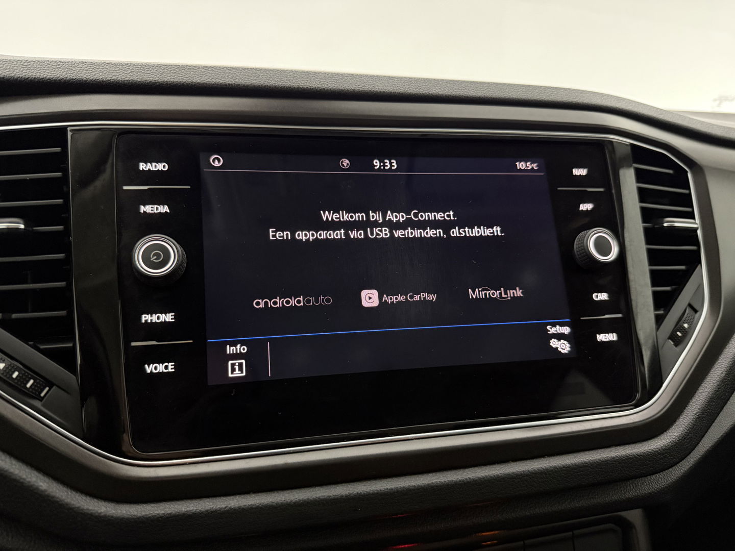 Volkswagen T-Roc TSI Black Edition | Camera | Carplay | LED | Trekh. | Adaptive-Cruise | Parkeersens. | Navi l NAP