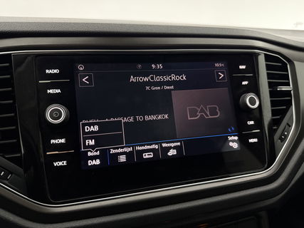 Volkswagen T-Roc TSI Style Business | Camera | Carplay | LED | Trekhaak | Adaptive-Cruise | Parkeersens. | 16"LMV