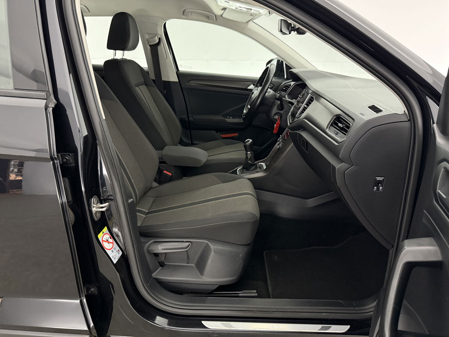 Volkswagen T-Roc TSI Black Edition | Camera | Carplay | LED | Trekh. | Adaptive-Cruise | Parkeersens. | Navi l NAP