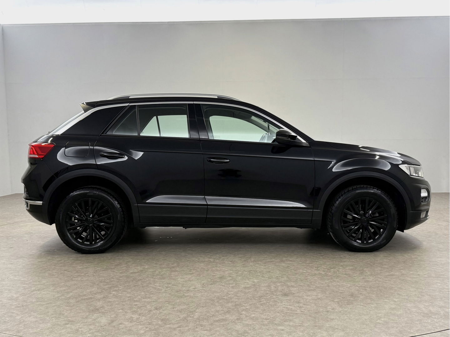 Volkswagen T-Roc TSI Black Edition | Camera | Carplay | LED | Trekh. | Adaptive-Cruise | Parkeersens. | Navi l NAP