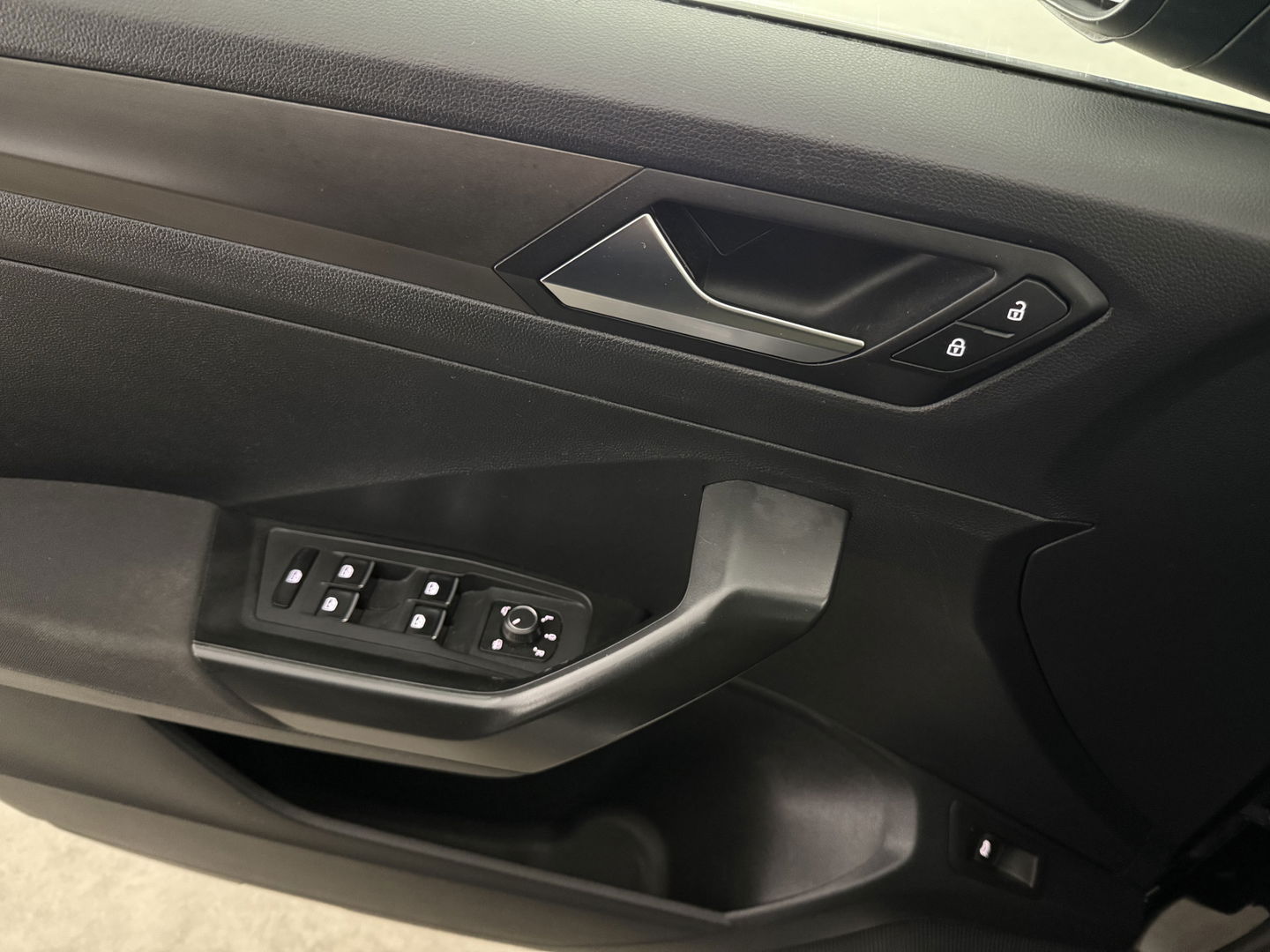 Volkswagen T-Roc TSI Black Edition | Camera | Carplay | LED | Trekh. | Adaptive-Cruise | Parkeersens. | Navi l NAP