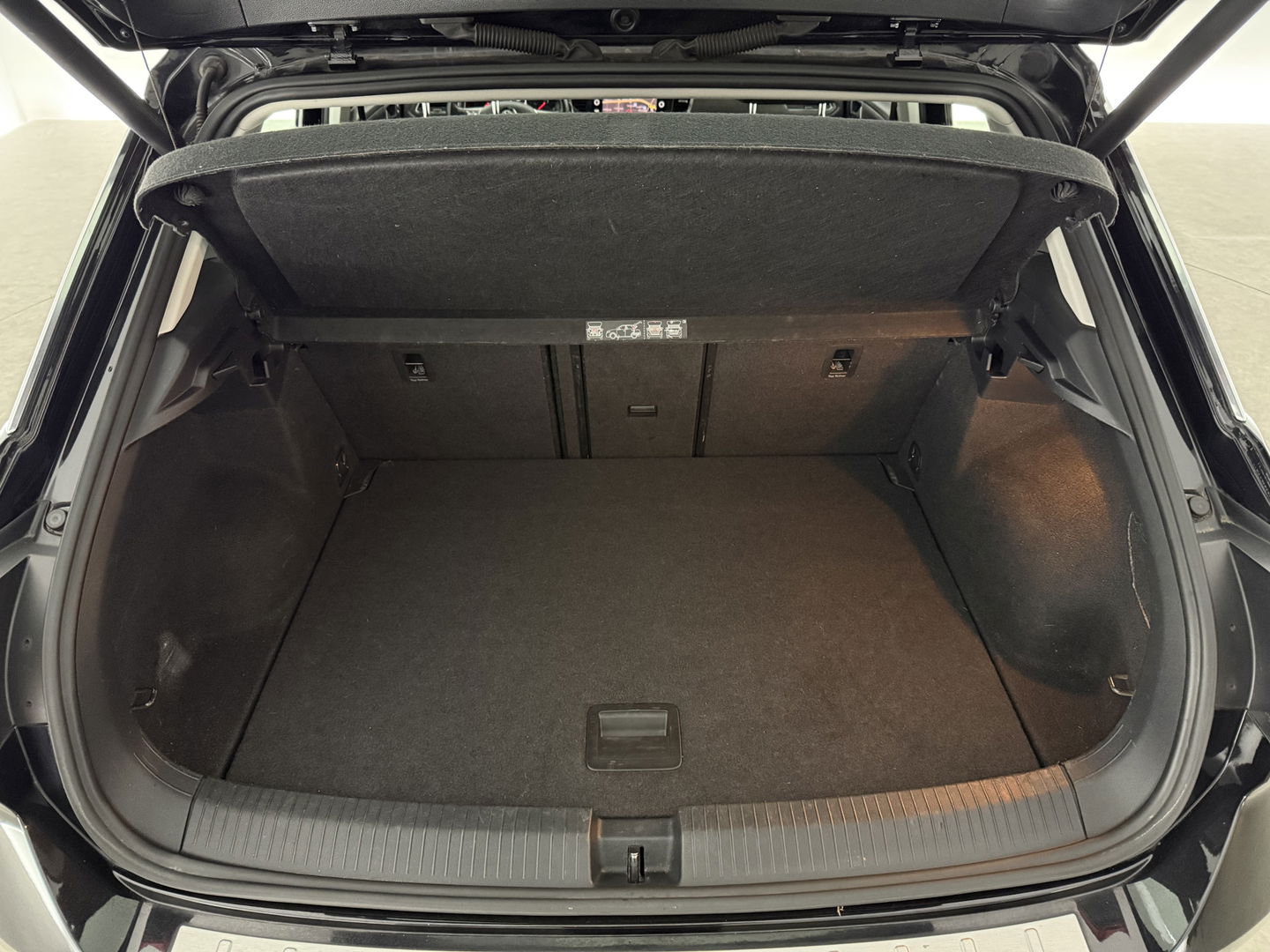 Volkswagen T-Roc TSI Black Edition | Camera | Carplay | LED | Trekh. | Adaptive-Cruise | Parkeersens. | Navi l NAP