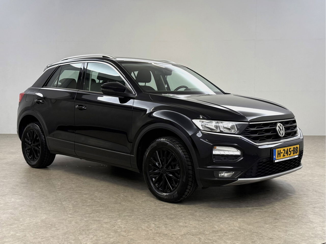 Volkswagen T-Roc TSI Style Business | Camera | Carplay | LED | Trekhaak | Adaptive-Cruise | Parkeersens. | 16"LMV