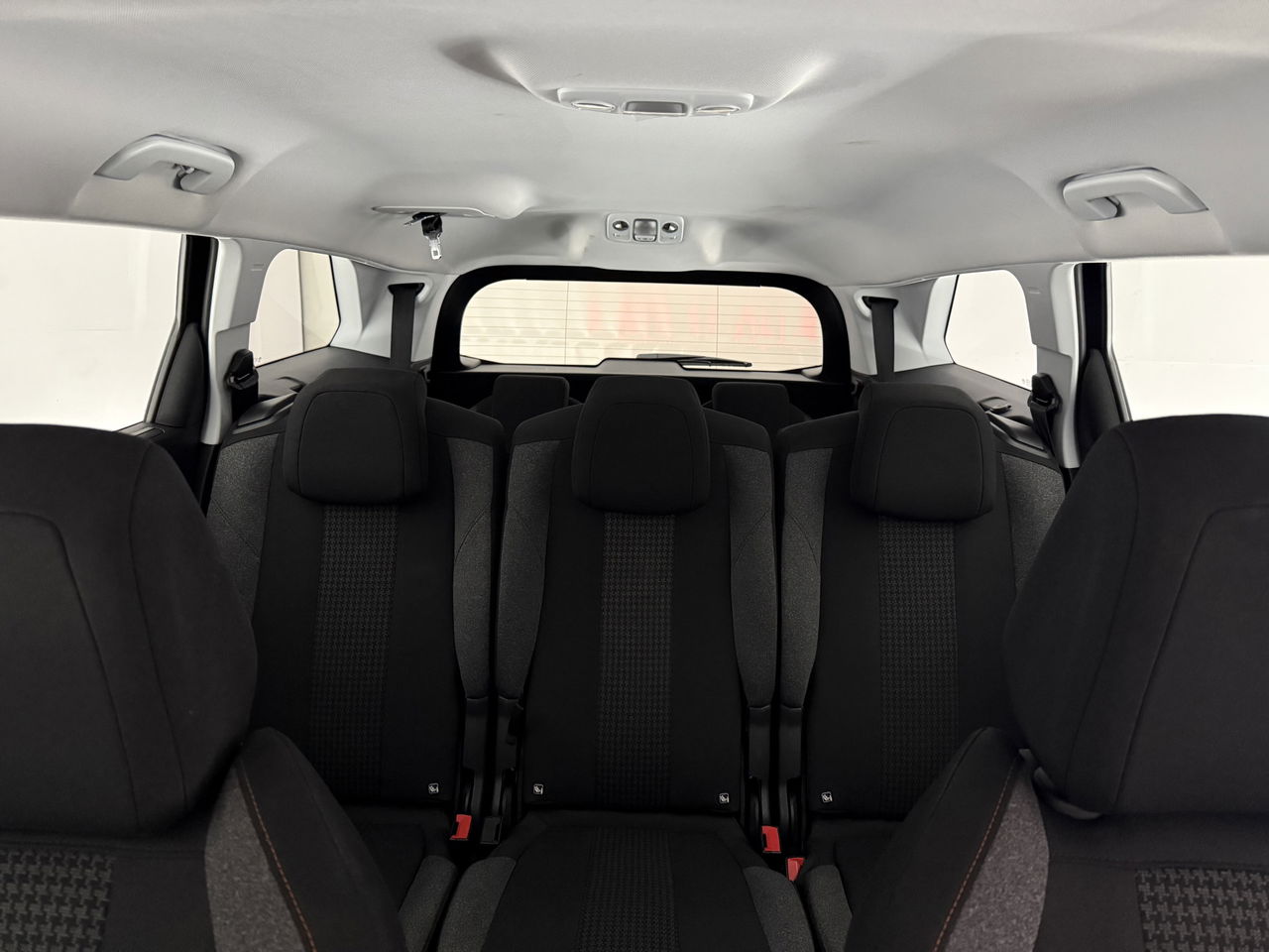 Peugeot 5008 1.2 PureTech | 7 Persoons | LED | Trekhaak | Camera | Virtual Cockpit | Carplay | Parkeersens.