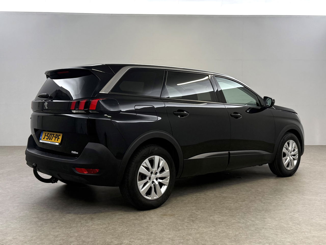 Peugeot 5008 1.2 PureTech | 7 Persoons | LED | Trekhaak | Camera | Virtual Cockpit | Carplay | Parkeersens.