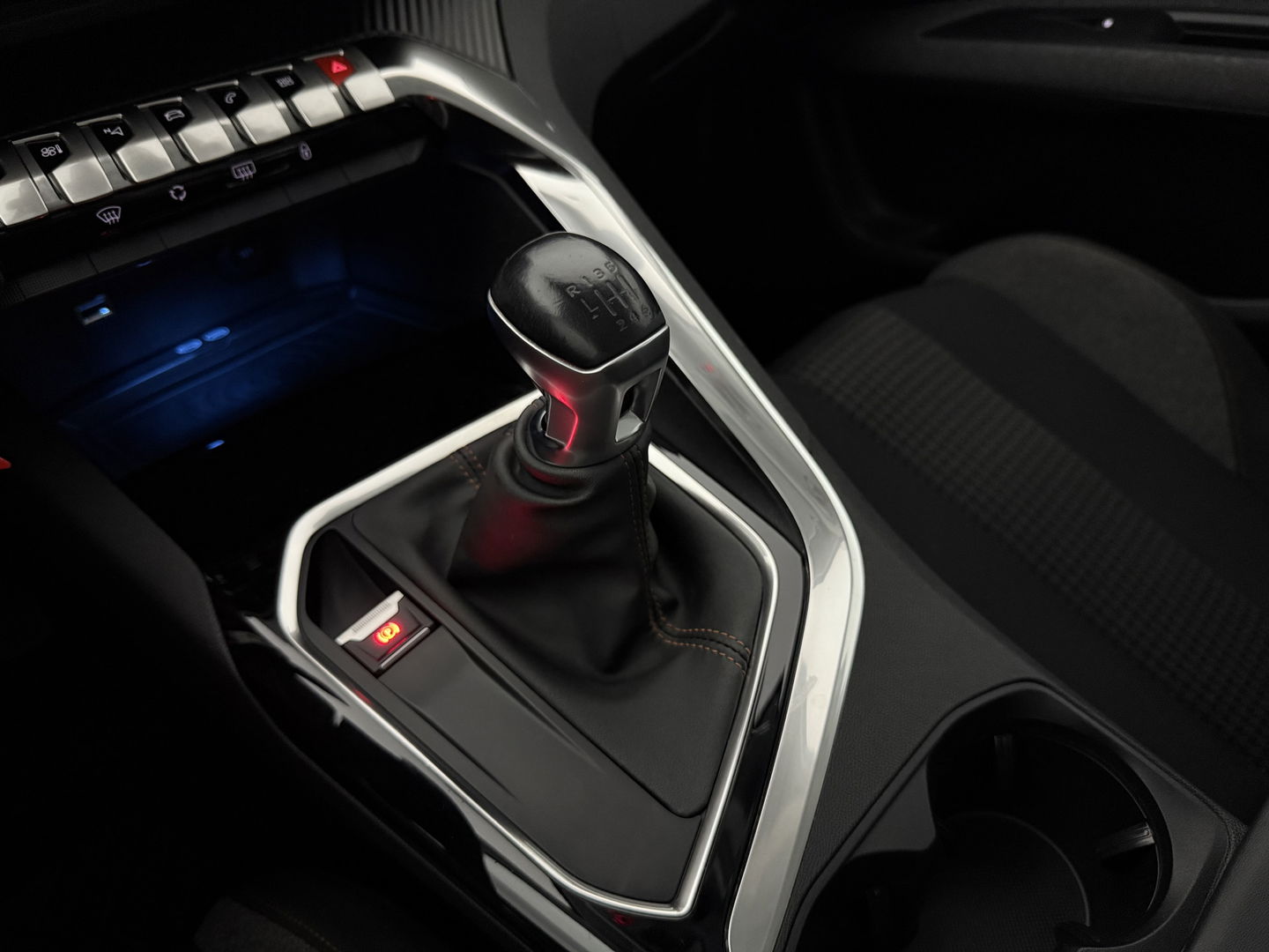 Peugeot 5008 1.2 PureTech | 7 Persoons | LED | Trekh. | 360° | Virtual | Carplay | Parkeersens. l NAP