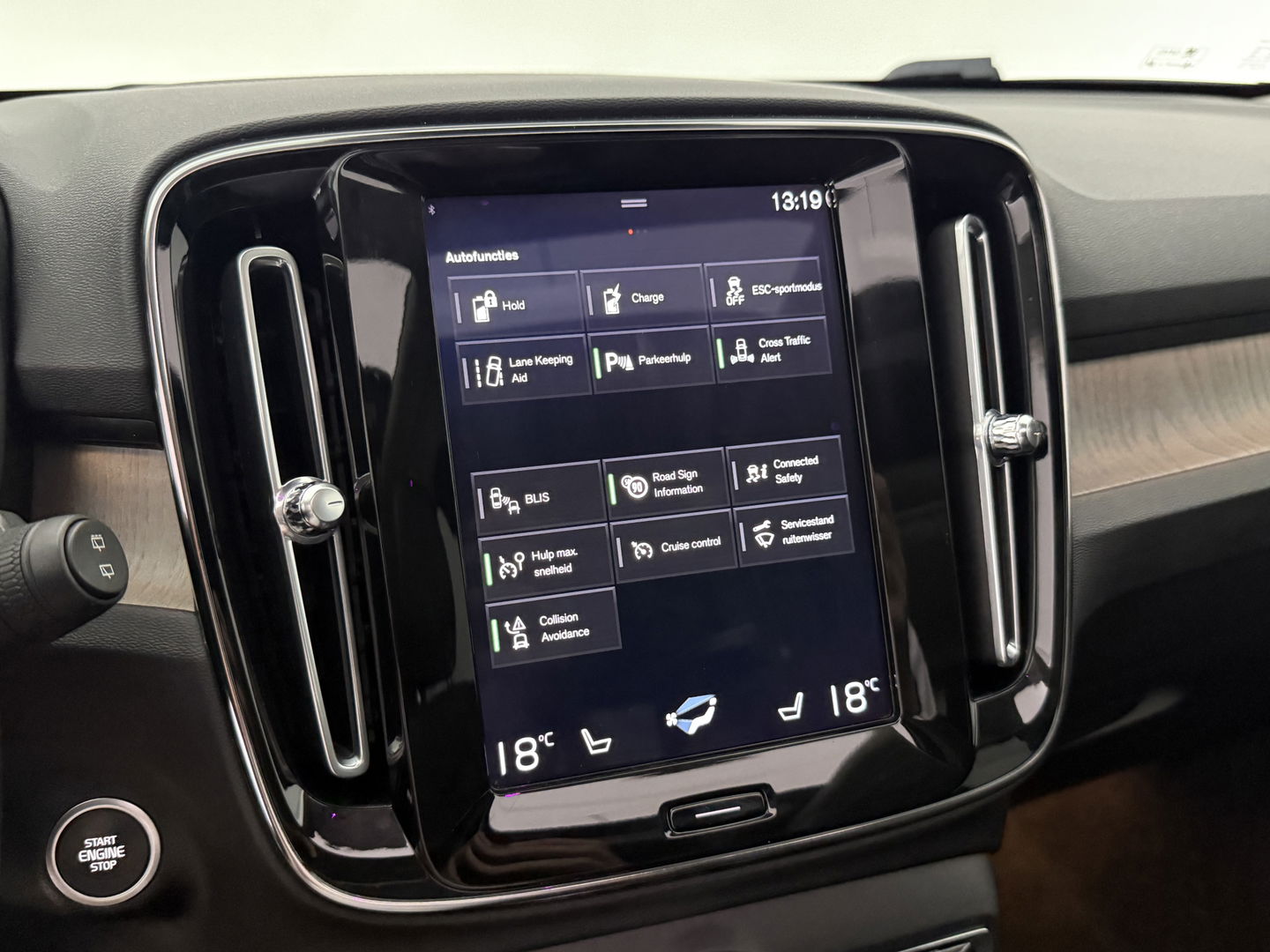 Volvo XC40 1.5 T5 262PK Twin Engine Inscription | Pano | Sfeerverl. | H&K | Leder | Navigatie | LED l Dodehoek l NAP