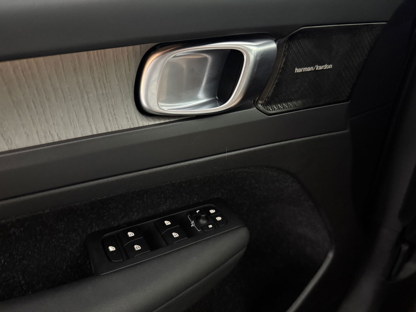 Volvo XC40 1.5 T5 262PK Twin Engine Inscription | Pano | Sfeerverl. | H&K | Leder | Navigatie | LED l Dodehoek l NAP